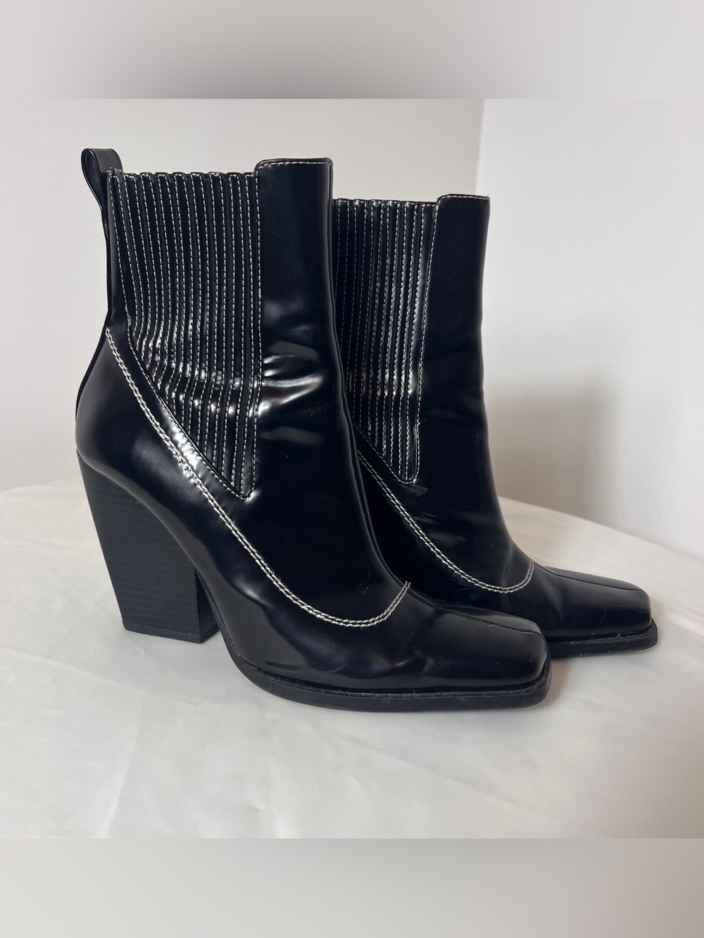 Zara Top/Stitched western Heel Ankle Boots